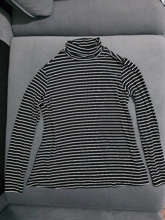 Striped Turtleneck Top Size Small – Soft & Stretchy - Picture 2 of 3